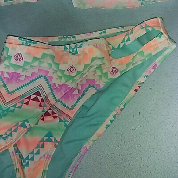 Bathing suit - Picture 2 of 4